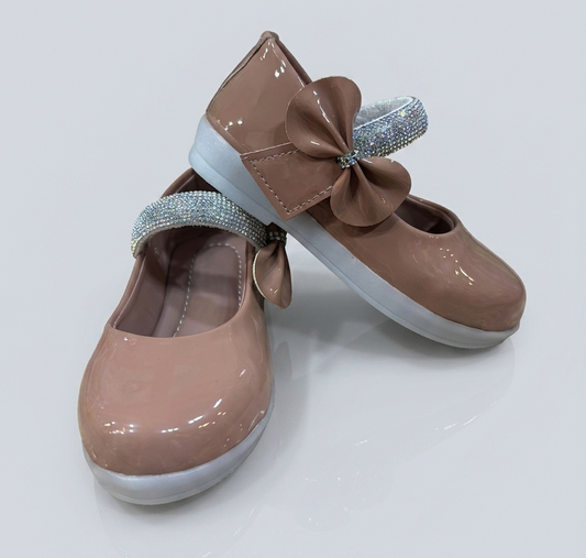 Girl's pump shoes
