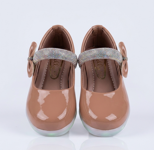 Girl's pump shoes